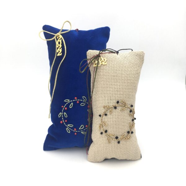 Lucky Charm Linen Needlecrafted Wreath - Image 2